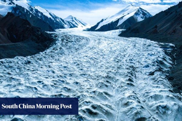 The new aerial radar penetrating the icy depths of China’s glaciers