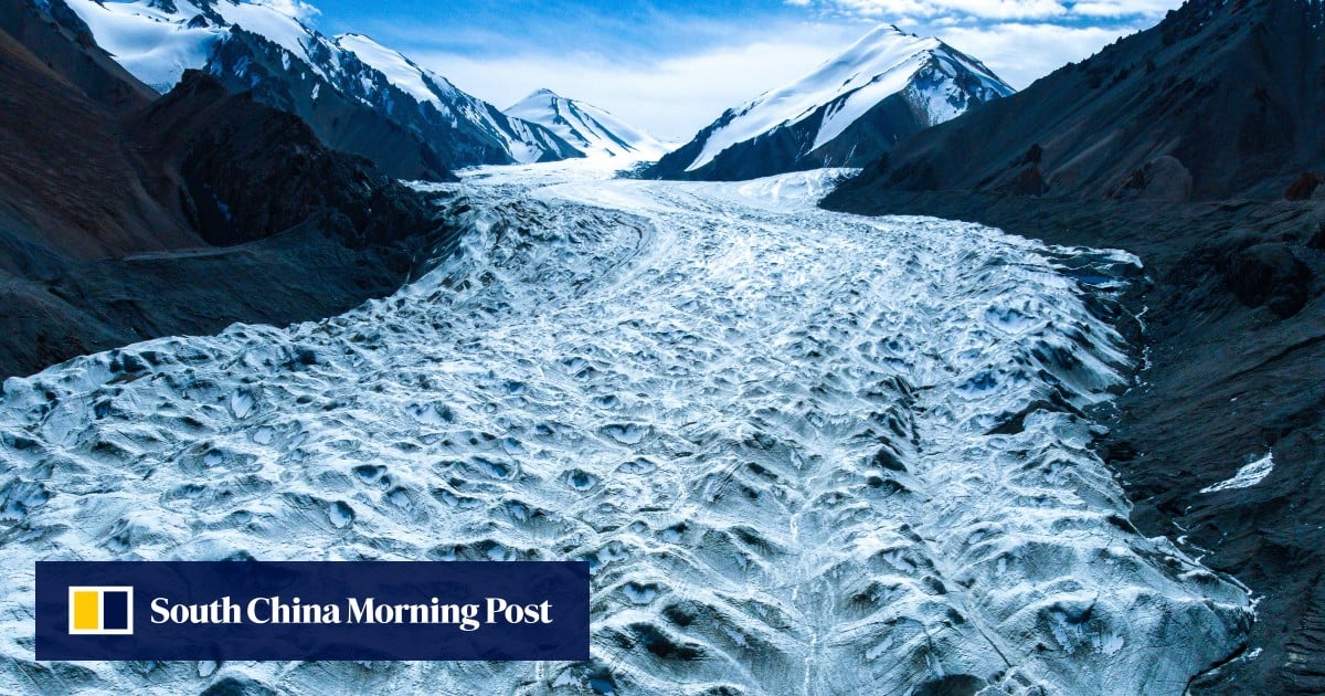 The new aerial radar penetrating the icy depths of China’s glaciers