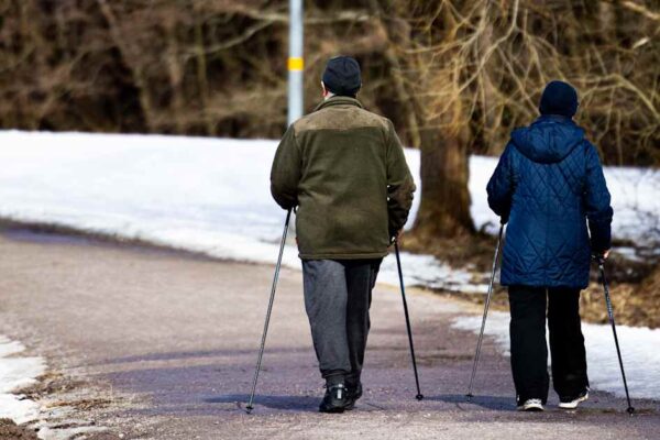 Lifestyle counselling for seniors cuts healthcare costs, THL study finds | Yle News