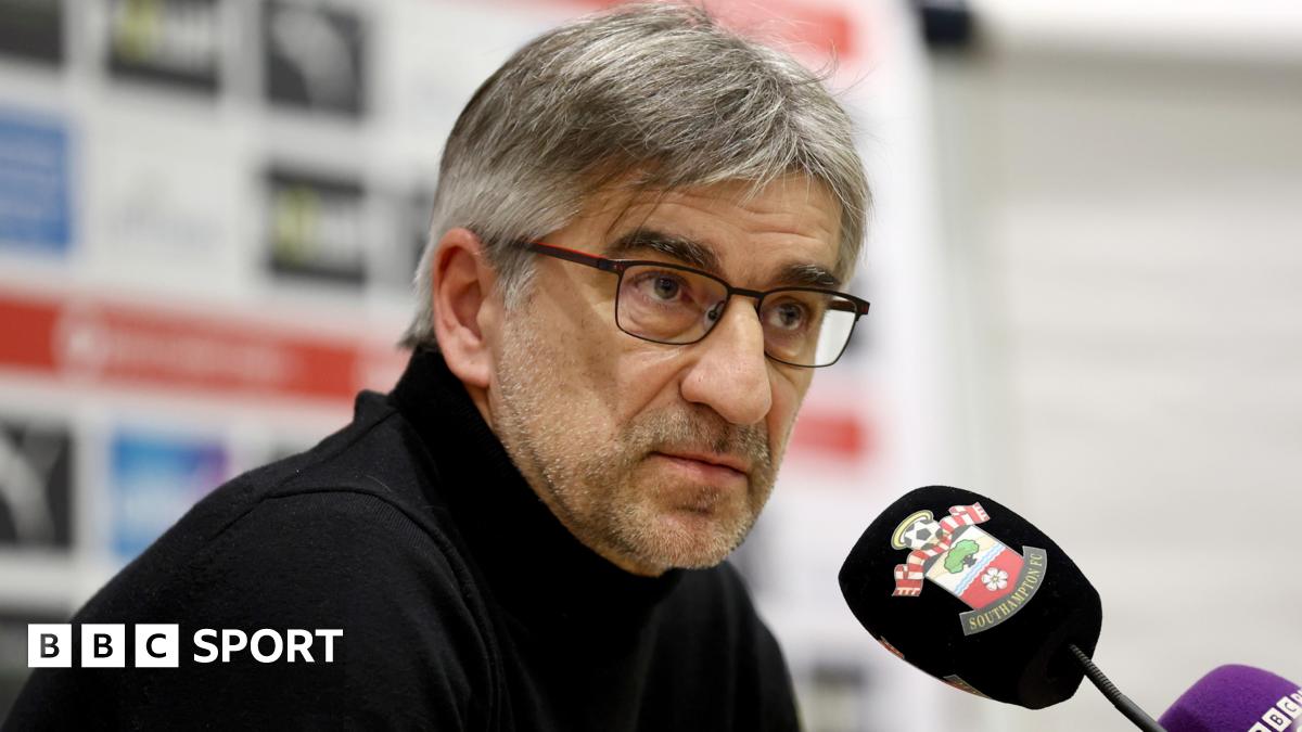 Ivan Juric at a news conference