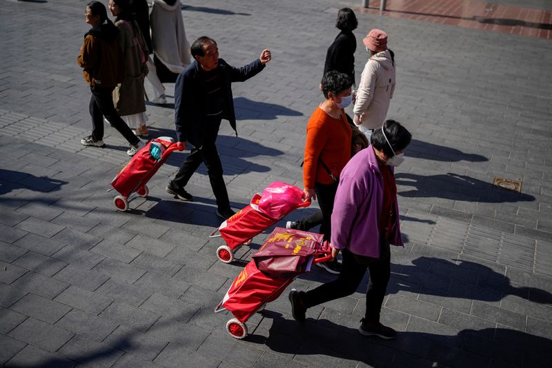 China's consumption recovery continues despite growth slows, stats bureau says