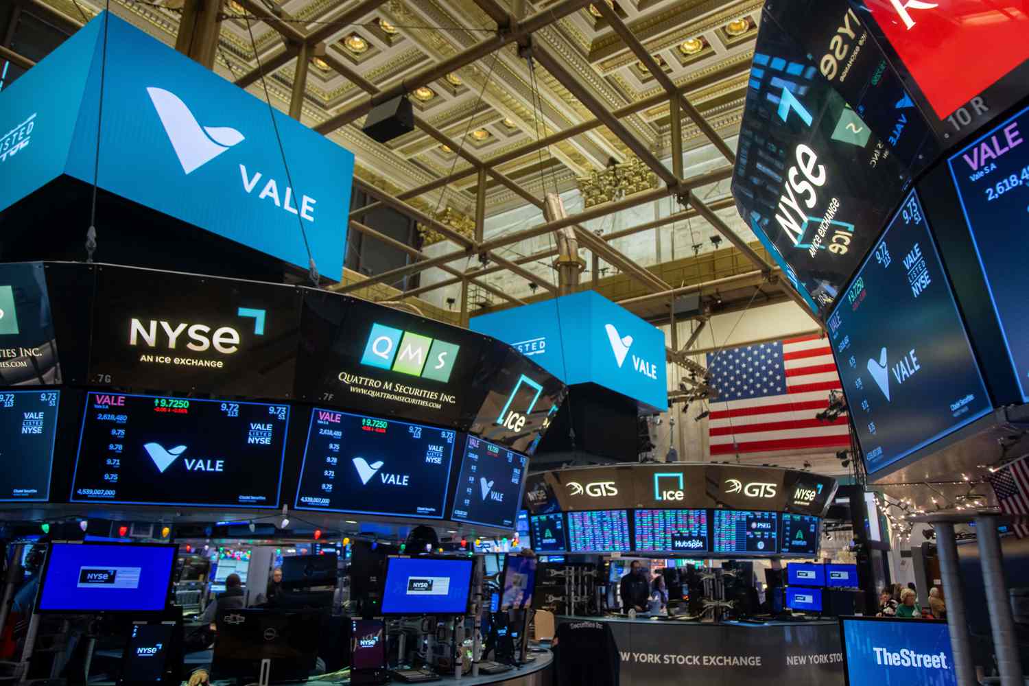 Stock Futures Rise as Investors Digest Tech Earnings, Await Fed Chair Comments