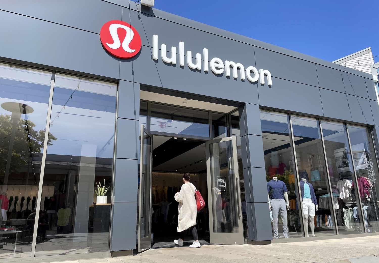 Lululemon Stock Soars on Bright Holiday Outlook
