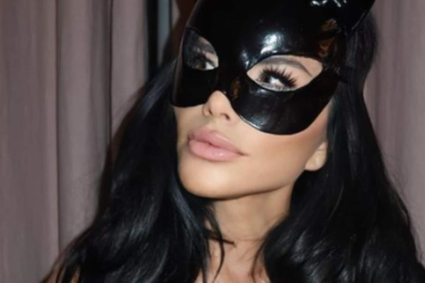 Did Lauren Sanchez crop Jeff Bezos from her Catwoman pic? Internet sleuths think so | Trending