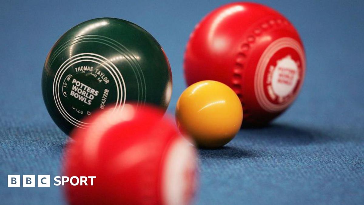 Bowls around a jack