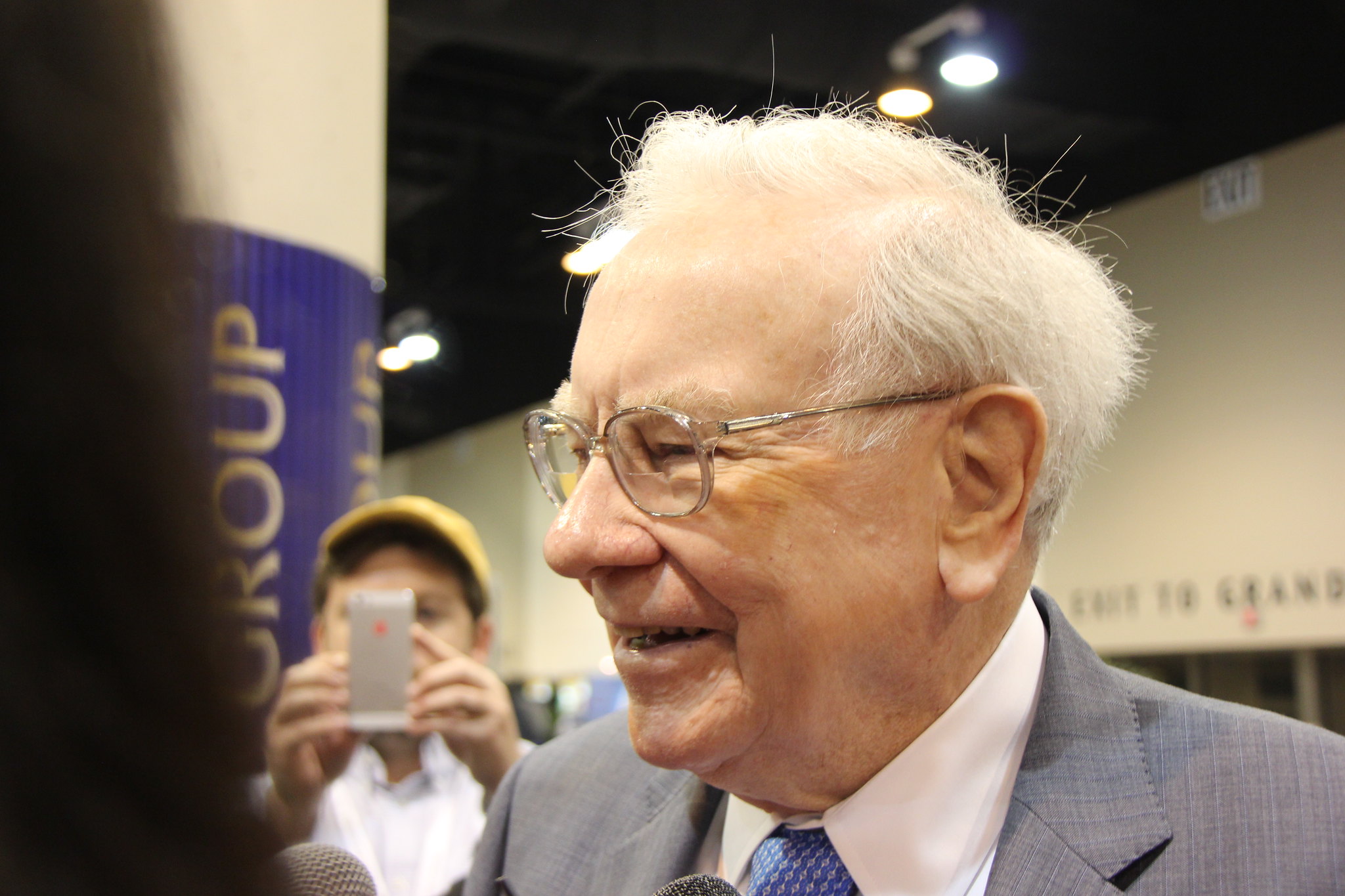 Here's 1 Stock Warren Buffett Could Be Buying Hand Over Fist Before the End of 2024