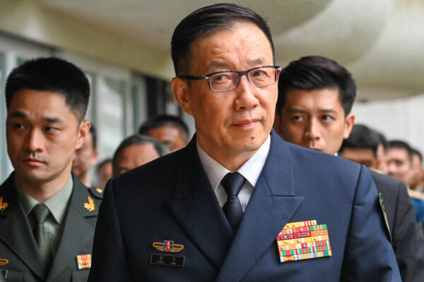 Dong Jun Arrives for Meeting in Singapore