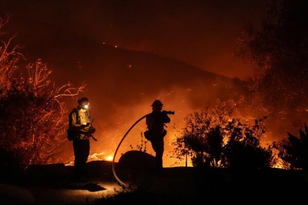 Malibu wildfire puts celebrities under evacuation order