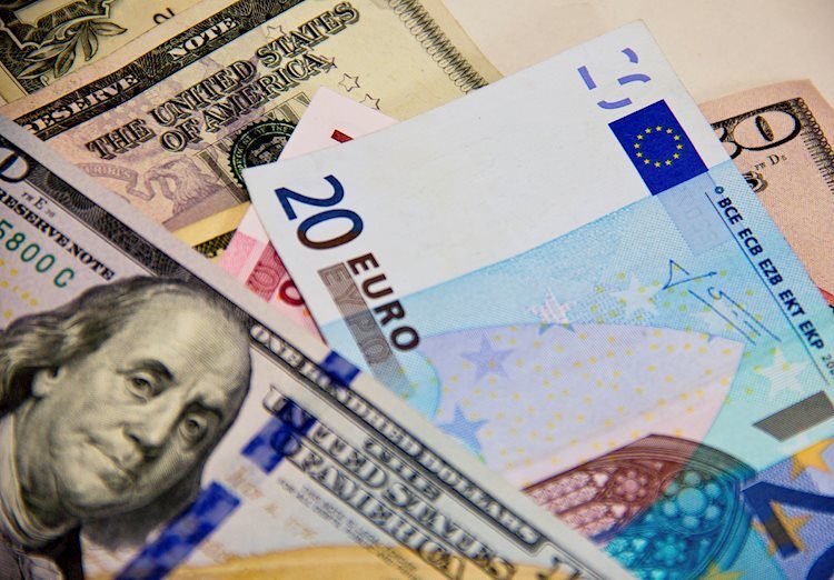 EUR/USD edges higher as Fed speakers talk up Christmas interest-rate cut