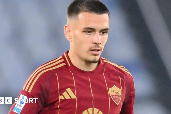 Enzo Le Fee: Sunderland bring in Roma’s French midfielder on loan Enzo Le Fee