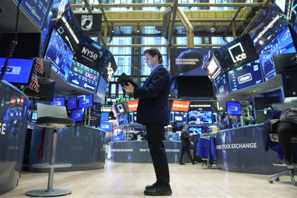 Dow, Nasdaq, S&P 500 falter as Trump takes the spotlight