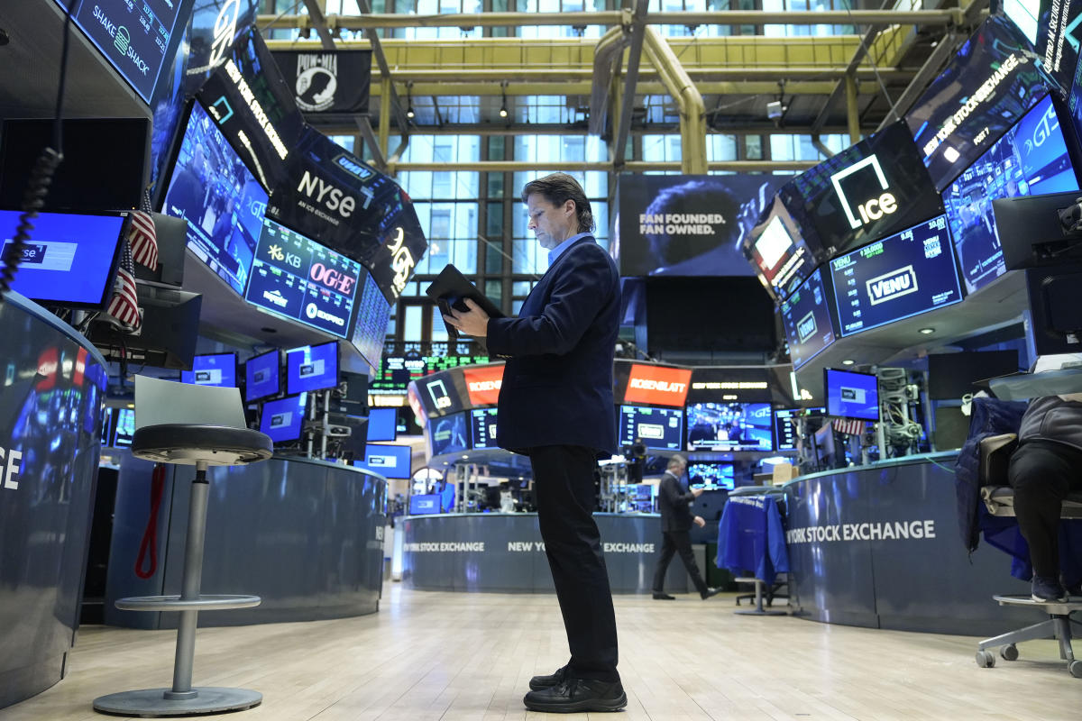 Dow, Nasdaq, S&P 500 falter as Trump takes the spotlight