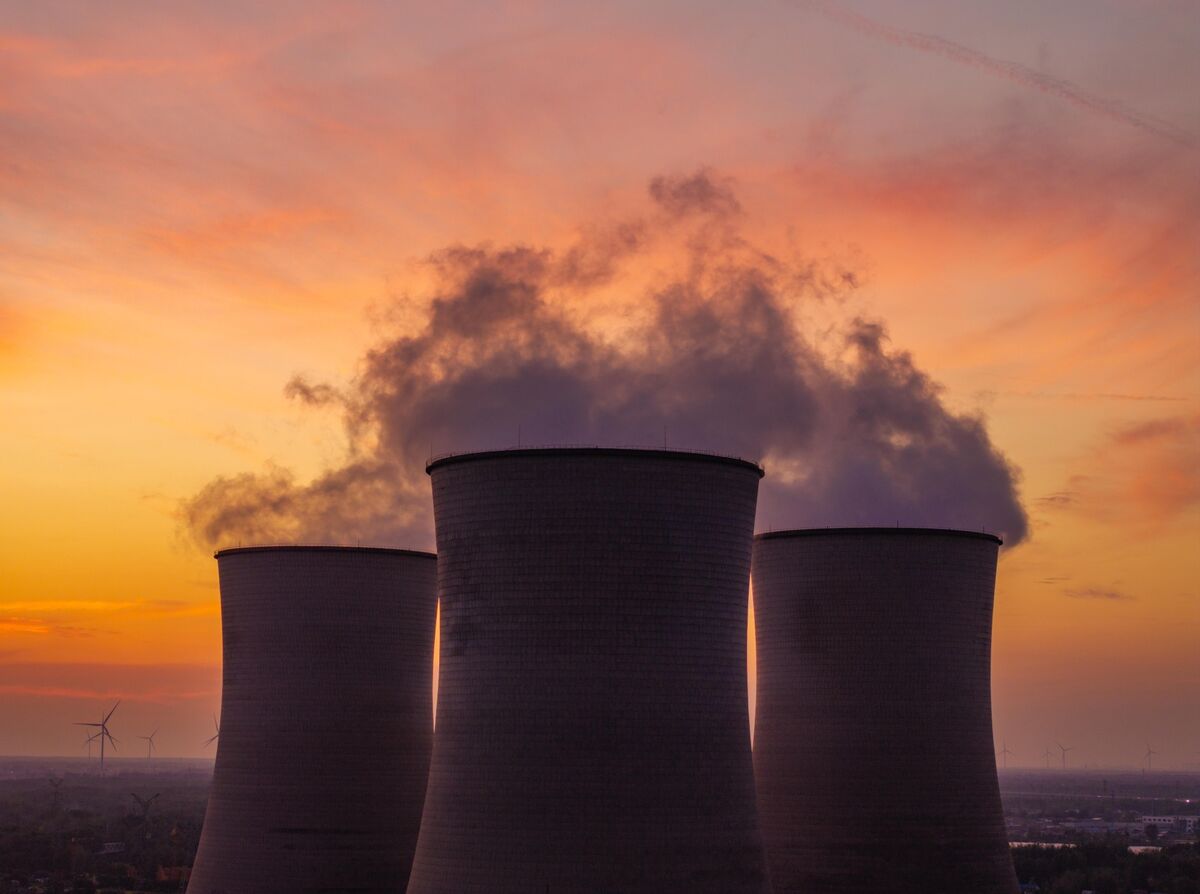 China Carbon Emissions Rose in 2024 Despite Solar, Wind Installation Growth