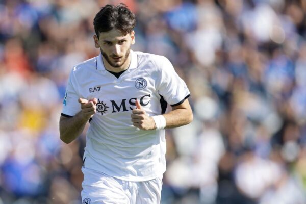 Transfer rumors, news: PSG, Man United battle for Kvaratskhelia