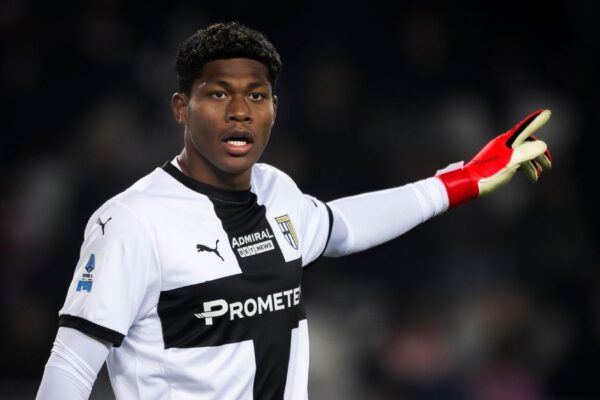 Transfer rumors, news: Man United eye Parma 'keeper Suzuki
