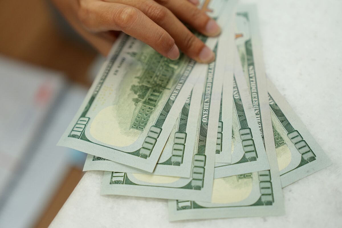 US Dollar (USD) Slips in Thin Trading Hours Before Trump’s Inauguration