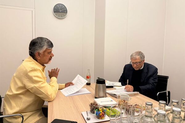 Davos: Andhra CM Naidu meets Bill Gates, Unilever official, Cenmat CEO on sidelines of WEF