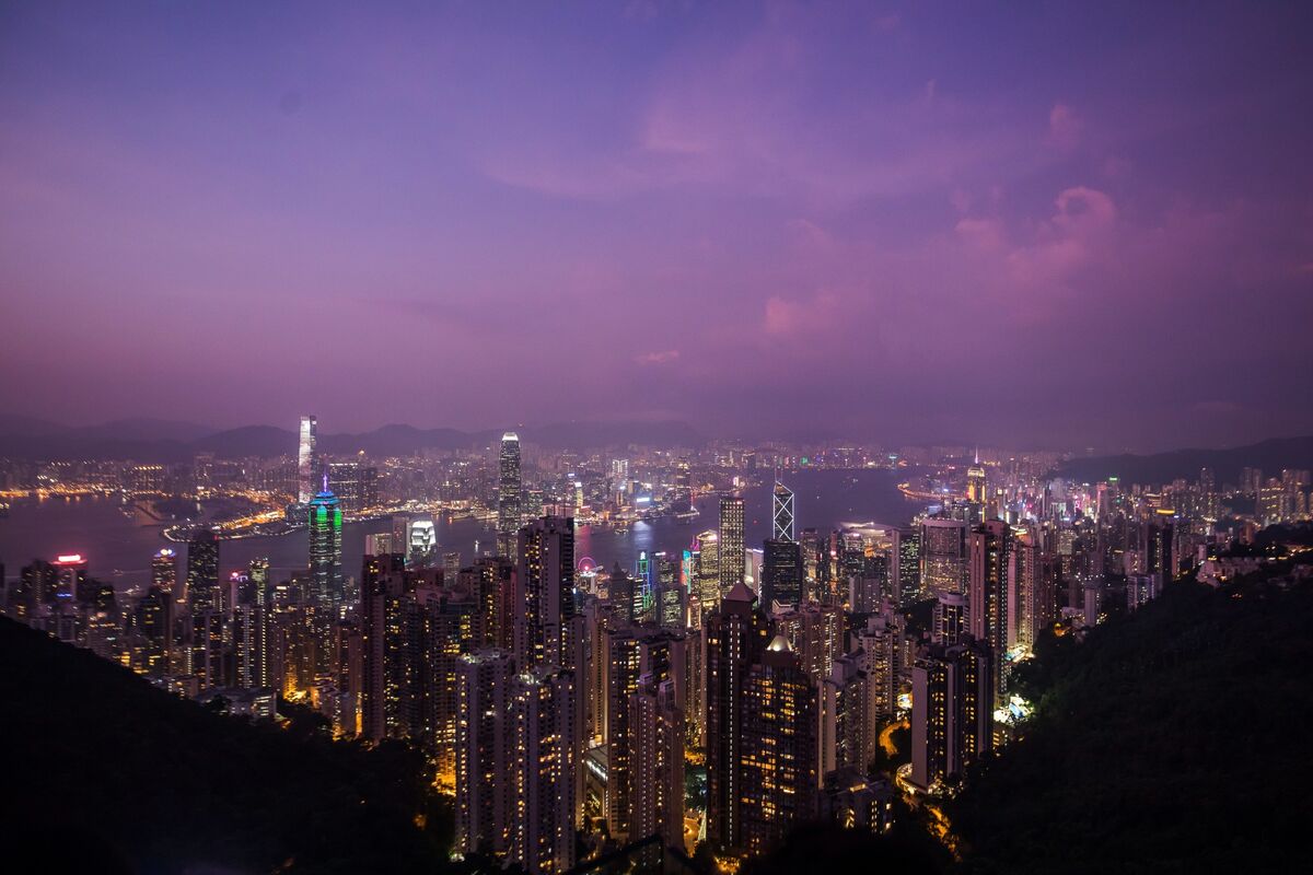 Banks Compete for CATL Listing, Big China IPOs in Hong Kong With Cheap Fees