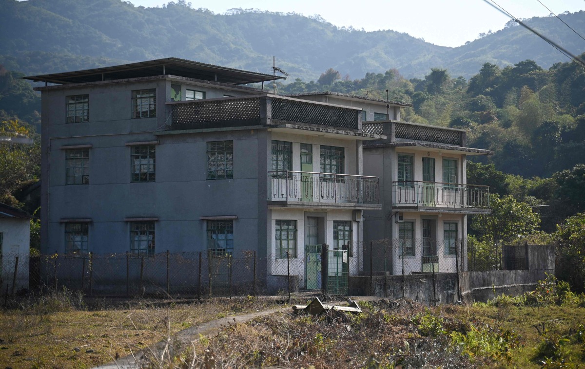 Photo taken on January 18, 2025 shows old village houses in the 300-year-old seaside Kuk Po village at the edge of Hong Kong as scores of visitors descend on the place as the city seeks to diversify its tourism offerings with glimpses of history and lush nature. Photo by Peter PARKS / AFP