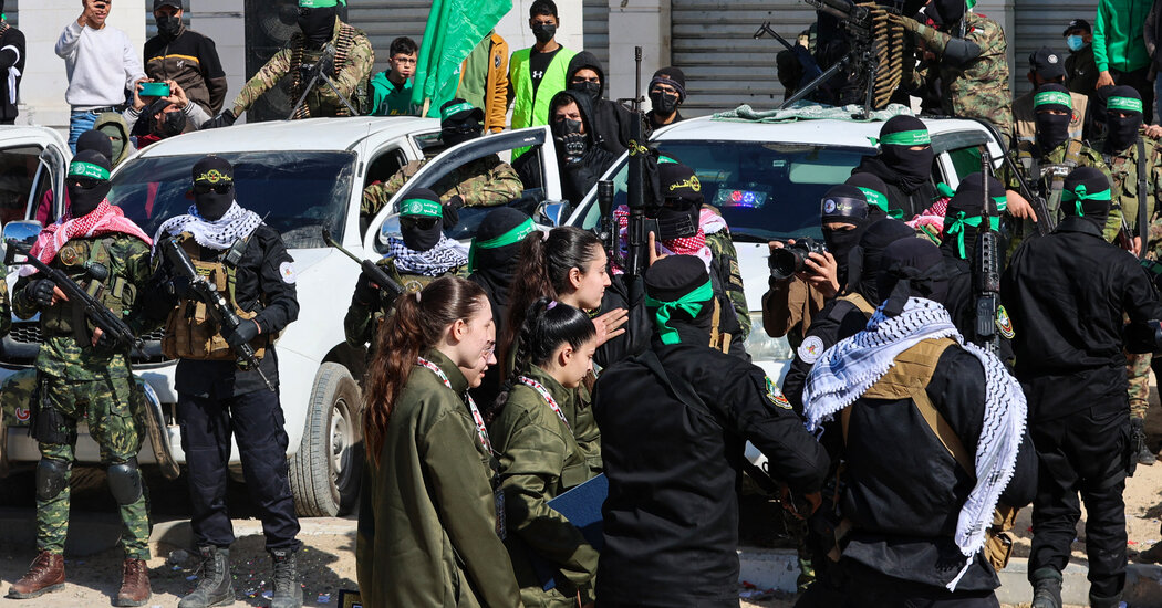 Hamas Choreographs a Show of Force as It Hands Over the Hostages