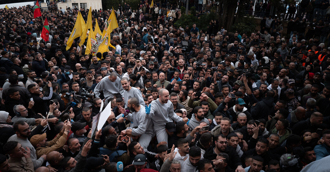Israel Frees 200 Palestinian Prisoners in Second Cease-Fire Exchange