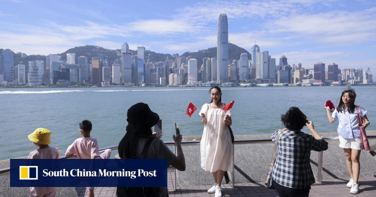 Hong Kong urged to crack down on unlicensed tour guides from mainland China