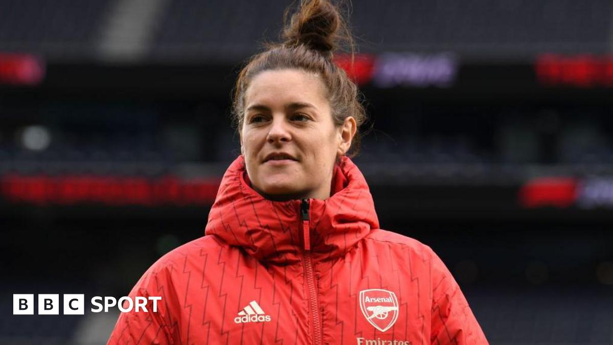 Jen Beattie with Arsenal