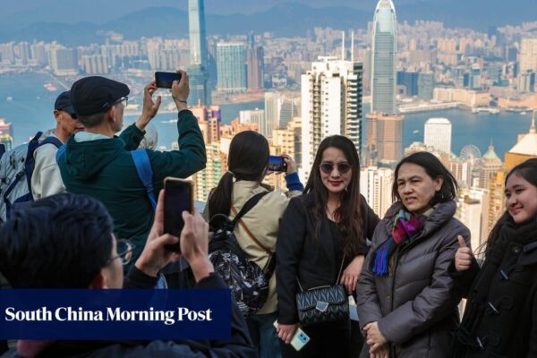 Hong Kong urged to launch all-in-one app to improve tourist experience