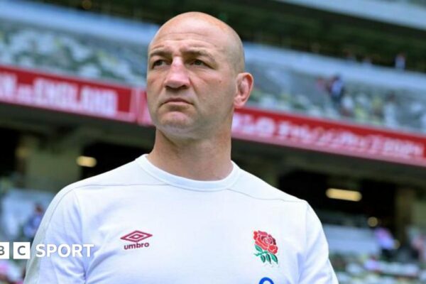 Steve Borthwick wearing an England T-shirt