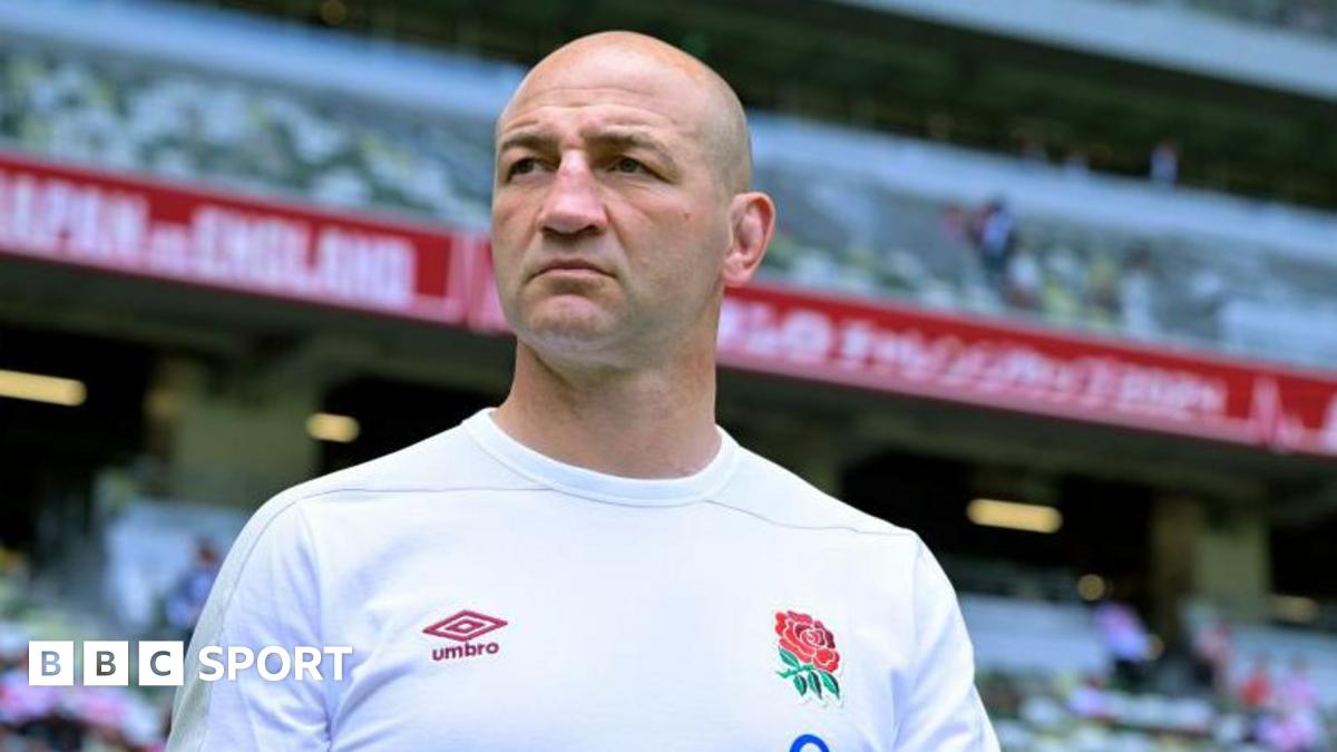 Steve Borthwick wearing an England T-shirt