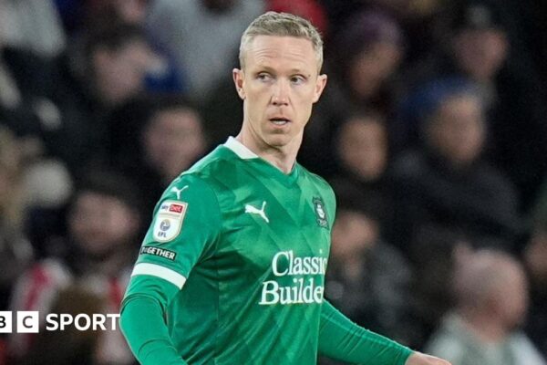 Blackburn Rovers sign Adam Forshaw after Plymouth Argyle release Adam Forshaw in action for Plymouth