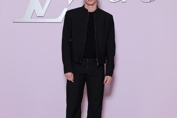 Callum Turner attends the Louis Vuitton Menswear Fall-Winter 2025/2026