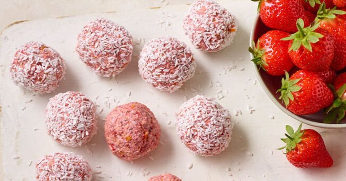 Delicious fruit snack balls are healthy and quick - prep in 10 minutes