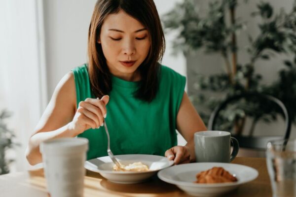 Drop a dress size in weeks by eating breakfast at this time