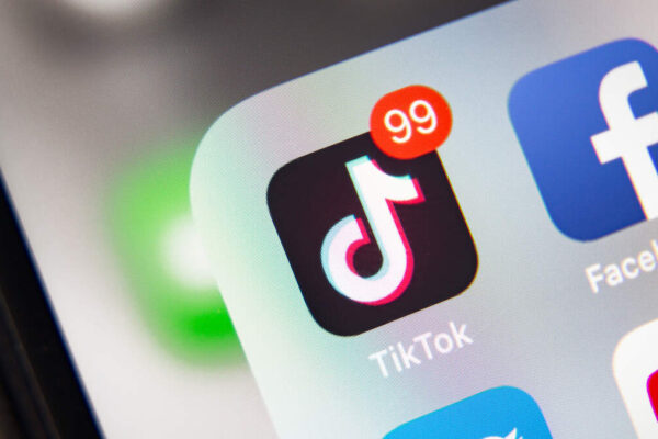 These Are The Alternative Apps Everyone Is Downloading Instead Of TikTok | 102.7 KIIS-FM