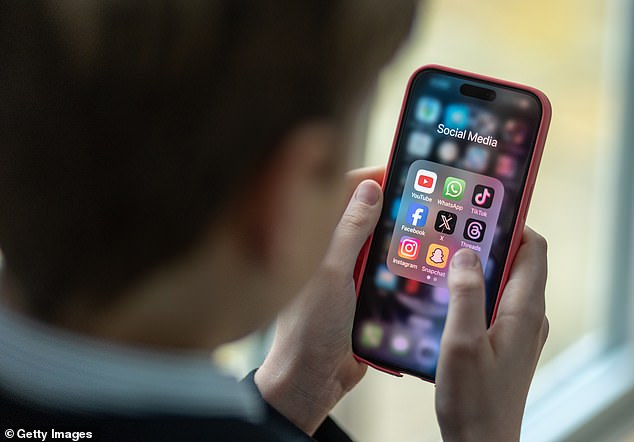 The Conservatives are tabling an amendment to the Children¿s Wellbeing and Schools Bill to end the use of mobile phones and other devices during school days by pupils.