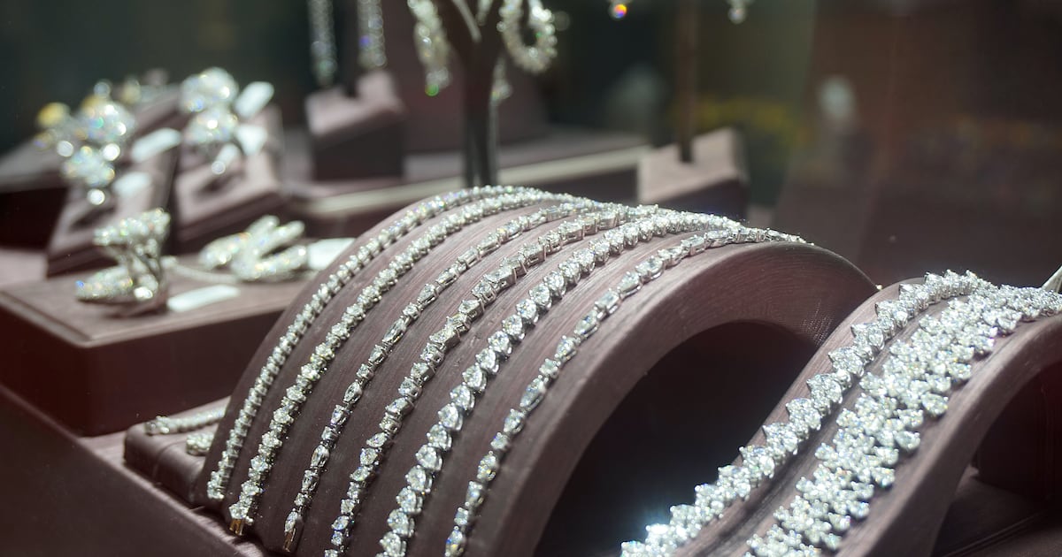 Fosun’s Jewellery Unit Shanghai Yuyuan Considers Second Listing in Hong Kong