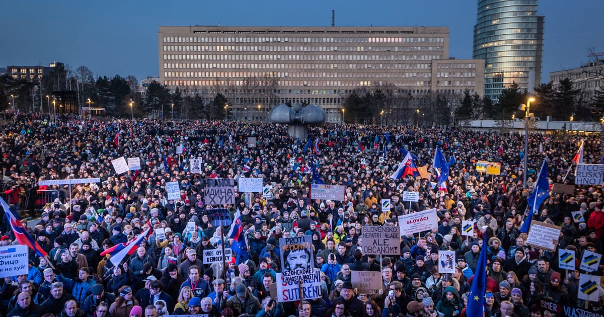 Slovak protests draw 100,000 denouncing pro-Putin tilt by Fico government – POLITICO