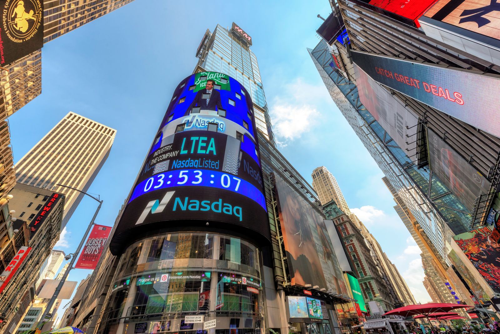 Stocks Slightly Higher on Chip Stock Strength and Lower T-Note Yields