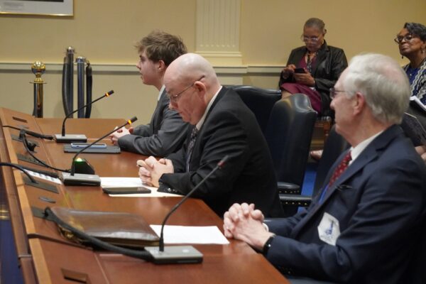 Dialing up a solution: Bills would require all school systems in state to cell phone policies