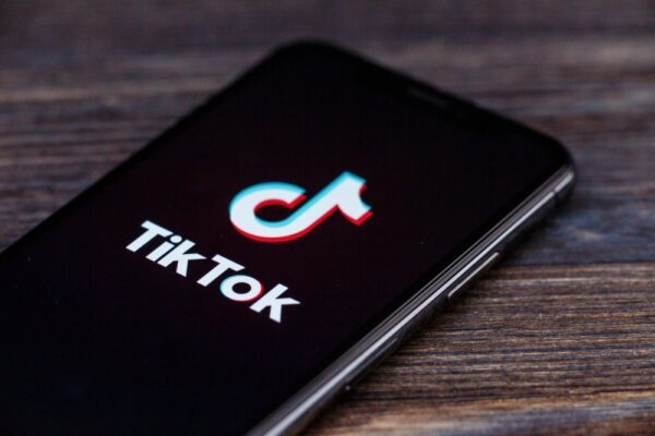 Jeff Bezos-Backed Perplexity Revises TikTok Merger Deal, Proposes Giving US Government 50% Stake: Report - Tesla (NASDAQ:TSLA), Oracle (NYSE:ORCL)