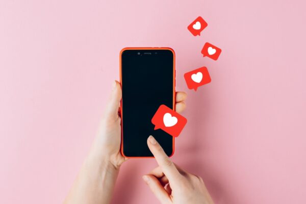 Stop ‘Carouseling’ on Dating Apps. It’s Ruining Your Love Life.