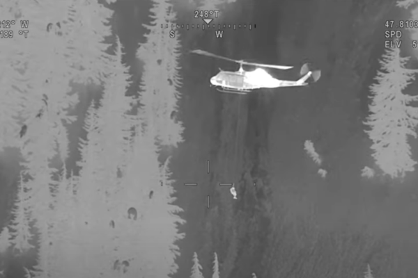Dramatic helicopter rescue of injured skiers caught on camera Dramatic helicopter rescue of injured skiers caught on camera