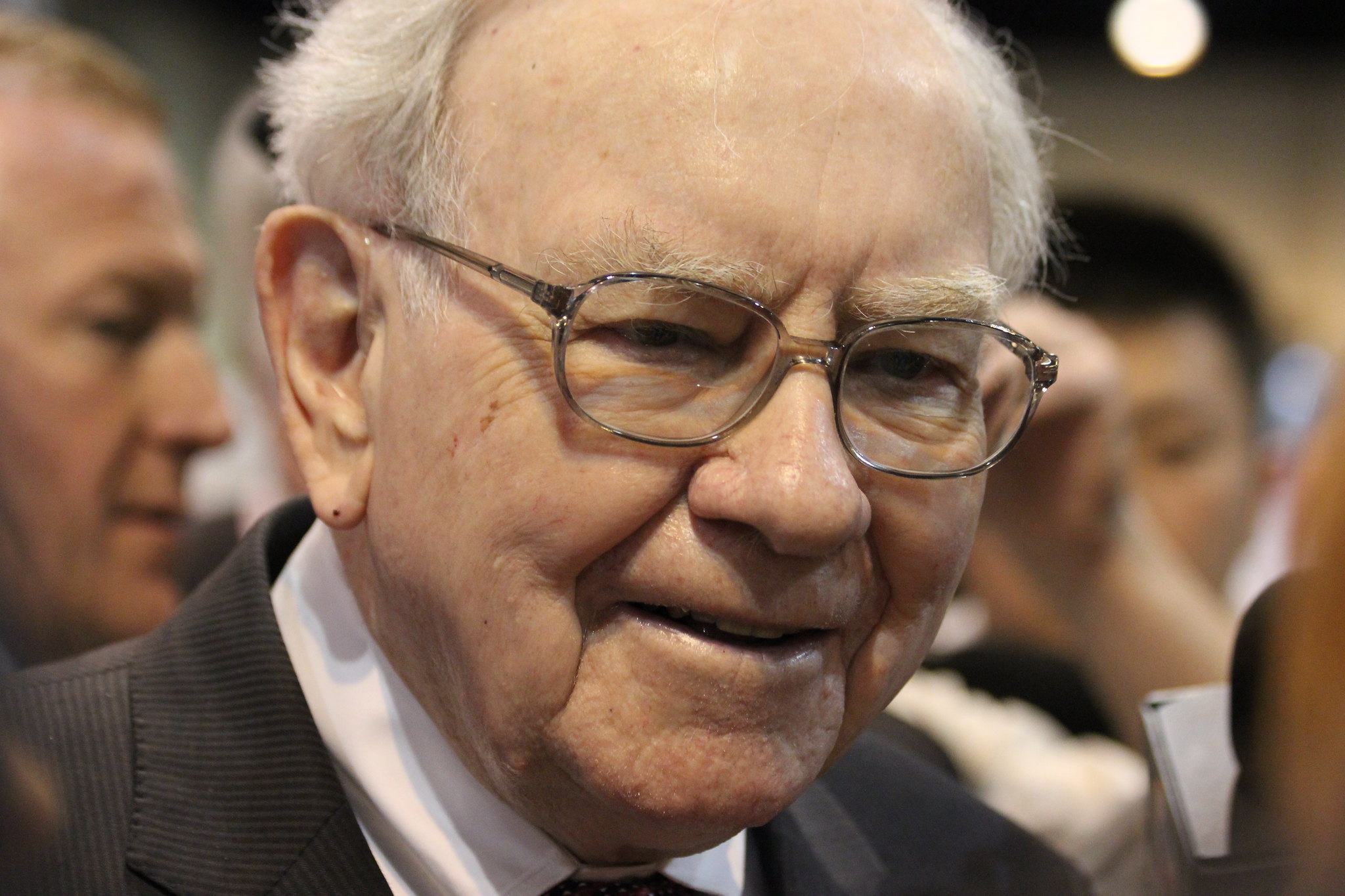 The Best Warren Buffett Stocks to Buy With $1,000 Right Now