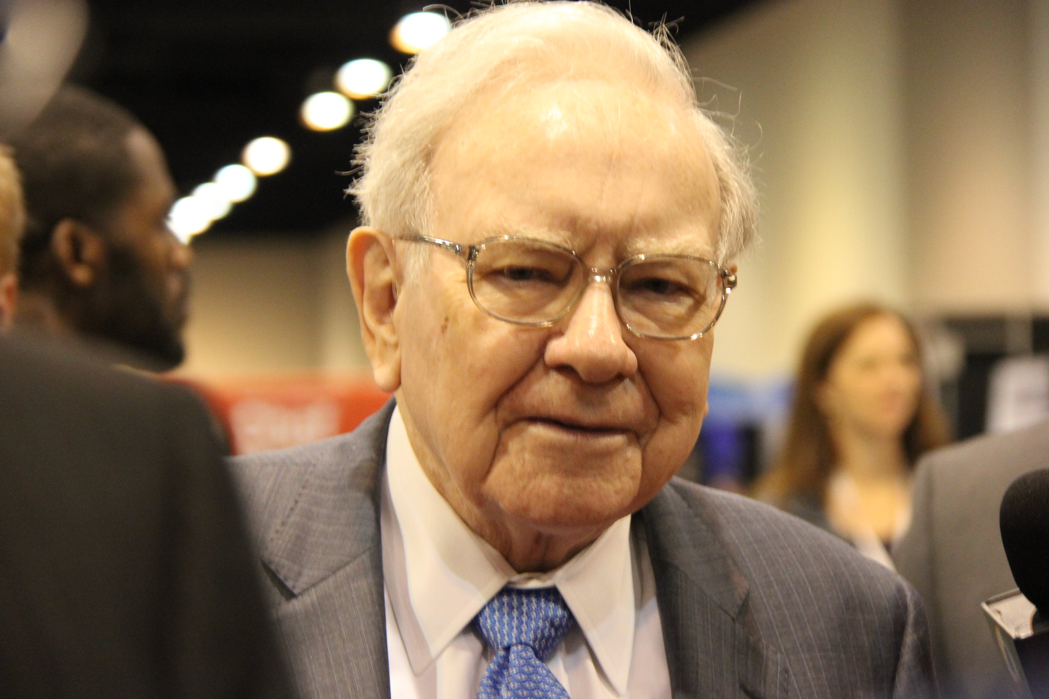 Warren Buffett Owns 6 Dow Jones Stocks. Here's the Best of the Bunch for Income Investors to Buy Right Now.