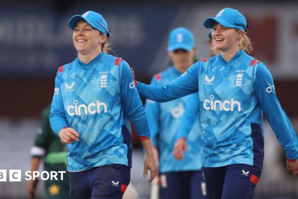 Women’s Ashes 2025: England ‘don’t have as many scars’ as in previous series, says Charlie Dean England bowler Charlie Dean (left) and captain Heather Knight