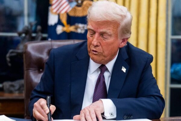 Trump signs order to revoke clearances of ex-intel officials who signed letter about Hunter Biden's laptop