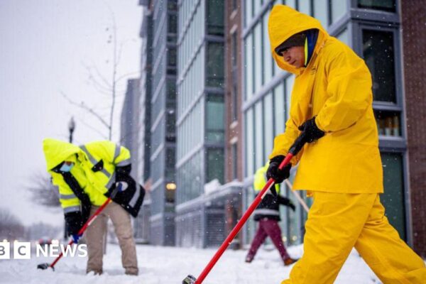 Workers cleaning up snow in Washington DC on 6 January.