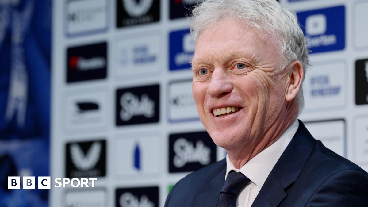 David Moyes smiles at an Everton news conference