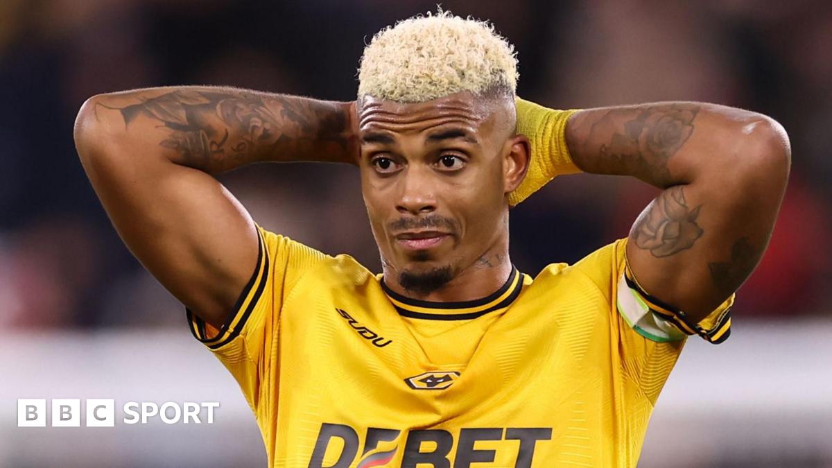 Wolves midfielder Mario Lemina reacts